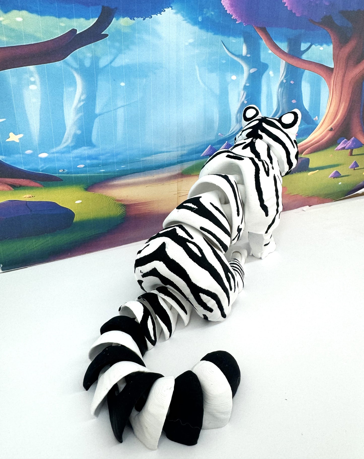 2pcs Articulated 3D Printed Tigers Toy, 12" Wild Animal Creature, Articulated Safari Animal for Home Office Executive Desk Decoration AT001-WHITE-PINK